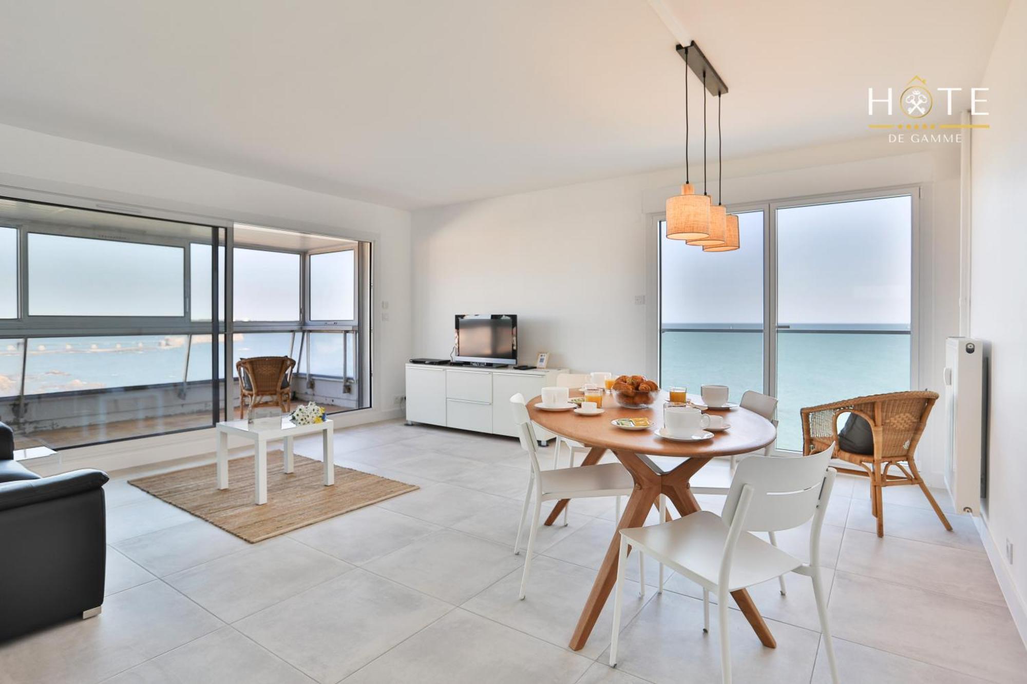 Appartement De Caractere, Superbe Vue Mer 280° La Chaume Esterno foto